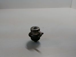 Volkswagen Golf IV Régulateur de pression de carburant 037133035C