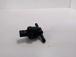 Volkswagen PASSAT B5 Fuel temperature sensor 038906081B