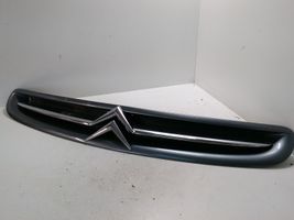 Citroen Xsara Picasso Rejilla superior del radiador del parachoques delantero 9632099177