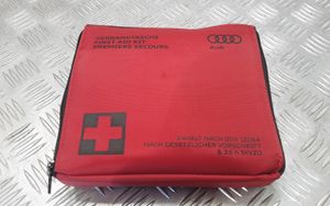 Audi A6 S6 C7 4G Kit di pronto soccorso 8P0860282A