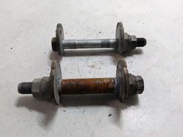 Toyota Land Cruiser (J150) Bullone campanatura della sospensione anteriore 