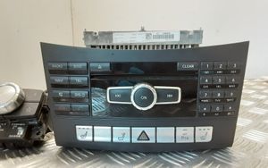 Mercedes-Benz E W212 Unité principale radio / CD / DVD / GPS A2129001826