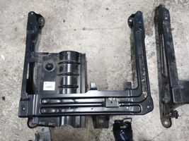 Volkswagen Touareg I Kit intérieur 7L0881677G