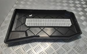 Volkswagen Touareg I Battery box tray cover/lid 7L0864643B