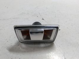 Opel Astra H Indicatore di direzione del parafango anteriore 13228580