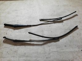 Audi A4 S4 B9 Braccio della spazzola tergicristallo anteriore 8W2955407