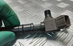 Toyota Land Cruiser (J150) Injecteur de carburant 2367011070