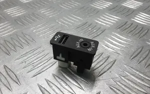 BMW 3 F30 F35 F31 Gniazdo / Złącze USB 9229246