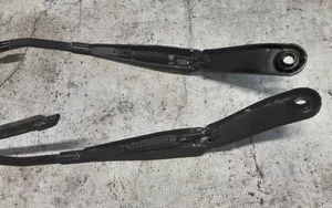 Volvo XC60 Front wiper blade arm 30753525