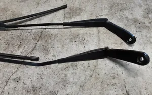 Volvo XC60 Front wiper blade arm 30753525