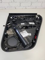 Audi Q3 8U Takaoven verhoilu 