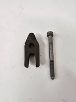 Ford Kuga II Sprauslas turētājs/pleciņš 9674341880