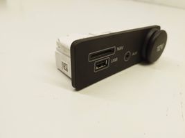 Jaguar XE USB-pistokeliitin FK7219C166BC