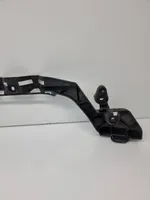 Jaguar XE Soporte de montaje del parachoques trasero GX7317E855AB