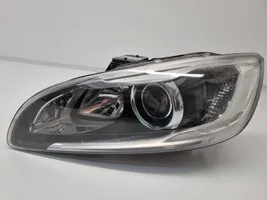 Volvo XC60 Lampa przednia 31395904