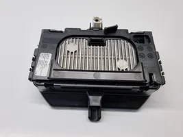 BMW 5 G30 G31 Moduł ładowania bezprzewodowego 83145001