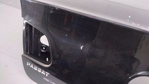 Volkswagen PASSAT B6 Задняя крышка (багажника) 