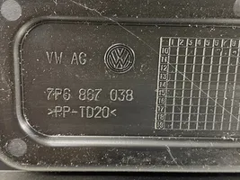 Volkswagen Touareg II Rivestimento pannello laterale del bagagliaio/baule 7P6867038