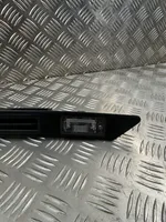 Audi Q7 4L Listwa oświetlenie tylnej tablicy rejestracyjnej 4L0827574
