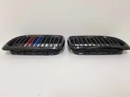 BMW 3 E36 Grille calandre supérieure de pare-chocs avant 