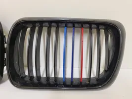 BMW 3 E36 Grille calandre supérieure de pare-chocs avant 