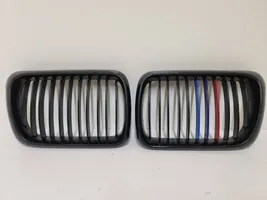 BMW 3 E36 Grille calandre supérieure de pare-chocs avant 