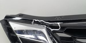 Nissan Qashqai Grille calandre supérieure de pare-chocs avant 62257HV10A