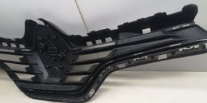 Renault Captur Grotelės viršutinės 623102335R