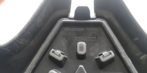 Renault Captur Maskownica / Grill / Atrapa górna chłodnicy 623102335R
