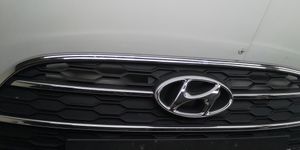 Hyundai ix20 Grotelės viršutinės 863511K510
