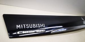 Mitsubishi Eclipse Cross Moldura de la puerta trasera 5817A077ZZ