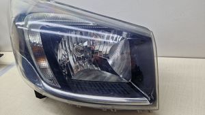 Renault Trafic III (X82) Phare frontale 260100647R