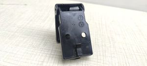 KIA Stonic Maniglia di rilascio del vano motore (cofano) 8118234000