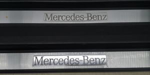 Mercedes-Benz CLK A208 C208 Garniture de protection de seuil intérieur A2086800235