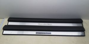 Mercedes-Benz CLK A208 C208 Kynnysverhoilusarja (sisä) A2086800235