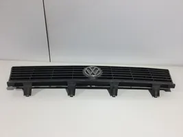 Volkswagen PASSAT B2 Maskownica / Grill / Atrapa górna chłodnicy 321853653K