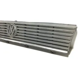 Volkswagen PASSAT B2 Front bumper upper radiator grill 321853653K