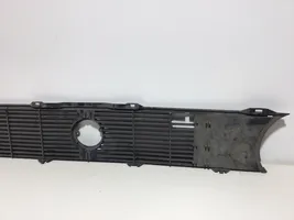 Volkswagen Golf I Grille calandre supérieure de pare-chocs avant 171853653L