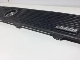 Volkswagen Golf I Grille calandre supérieure de pare-chocs avant 171853653L