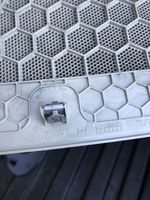 Volvo S90, V90 Subwoofer-bassoelementin etusäleikkö/lista 31484635