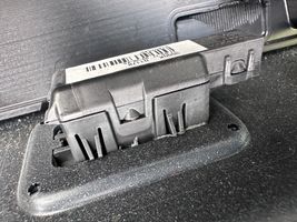 Volvo S90, V90 Обшивка передней двери 31393165