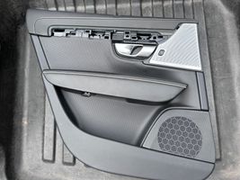 Volvo S90, V90 Takaoven verhoilu 31393232