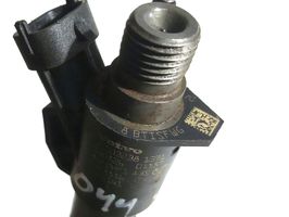 Volvo V40 Injecteur de carburant 31303238