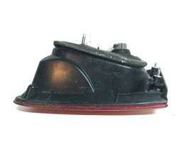 Hyundai Santa Fe Lampy tylnej klapy bagażnika 924052B5