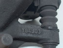 Toyota Avensis T270 Priekšējais suports Y04303