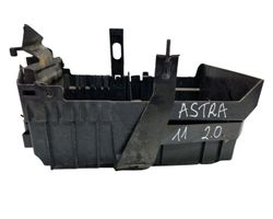 Opel Astra J Vassoio scatola della batteria 13308434