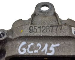 Opel Mokka Supporto della scatola del cambio 95128777