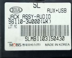 KIA Sportage USB-pistokeliitin 961103W000
