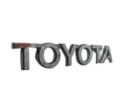 Toyota Avensis T270 Manufacturers badge/model letters 