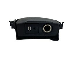 Opel Zafira C Connettore plug in USB 1059761X